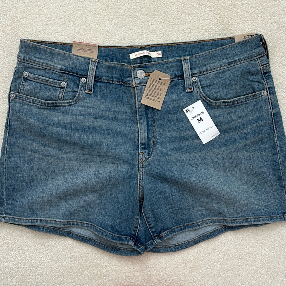 New With Tags Levi’s Mid-Length Jean Shorts Size 34 18